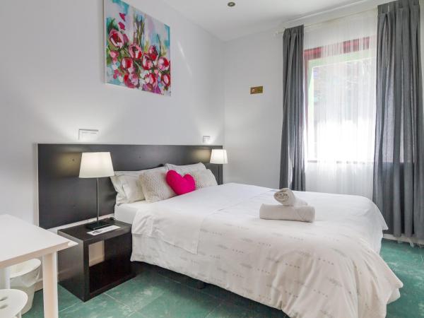 AYZ Javier Cabrini - Auto check-in property : photo 1 de la chambre chambre double avec salle de bains commune