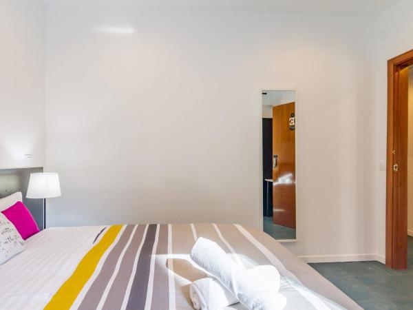 AYZ Javier Cabrini - Auto check-in property : photo 9 de la chambre chambre double deluxe avec salle de bains commune