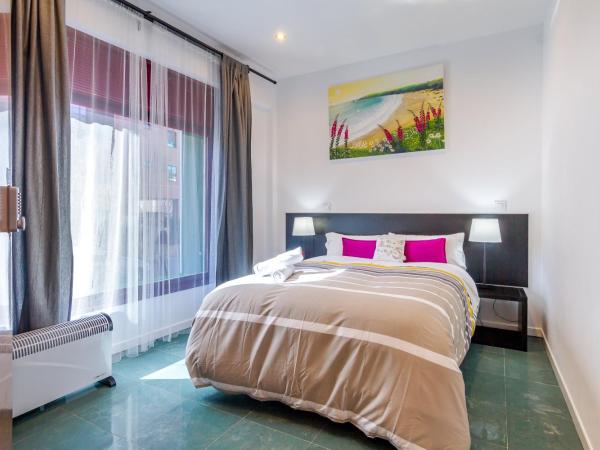 AYZ Javier Cabrini - Auto check-in property : photo 7 de la chambre chambre double deluxe avec salle de bains commune