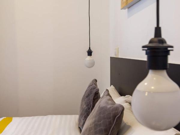 AYZ Javier Cabrini - Auto check-in property : photo 1 de la chambre chambre double supérieure confort avec salle de bains commune