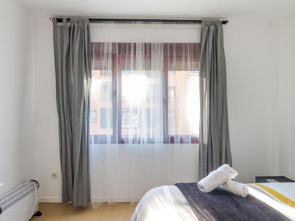 AYZ Javier Cabrini - Auto check-in property : photo 8 de la chambre chambre double supérieure confort avec salle de bains commune