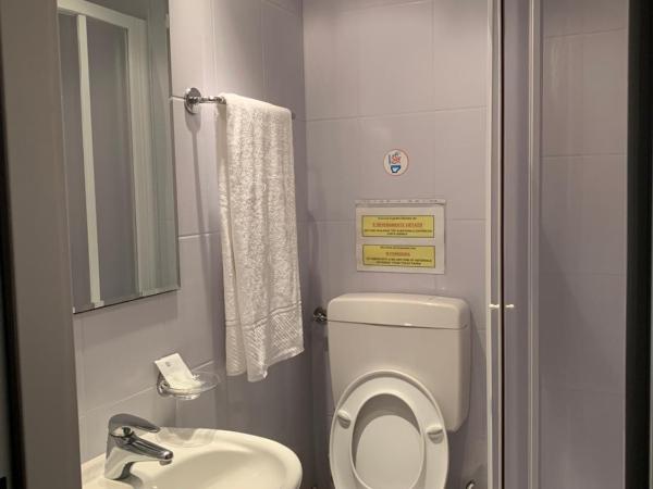 HOTEL ELENA : photo 1 de la chambre chambre double avec salle de bains privative