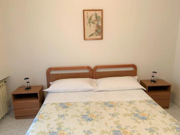 HOTEL ELENA : photo 4 de la chambre chambre double avec salle de bains privative