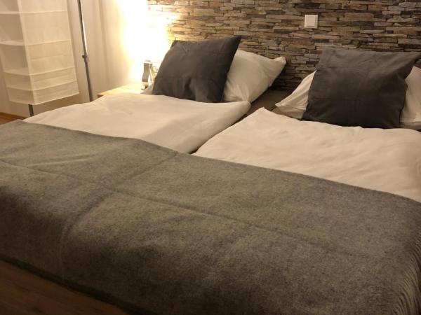 Pension Pagalies : photo 5 de la chambre chambre double avec salle de bains privative