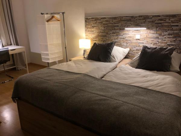 Pension Pagalies : photo 3 de la chambre chambre double avec salle de bains privative