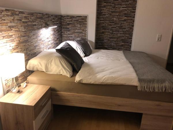 Pension Pagalies : photo 2 de la chambre chambre double avec salle de bains privative