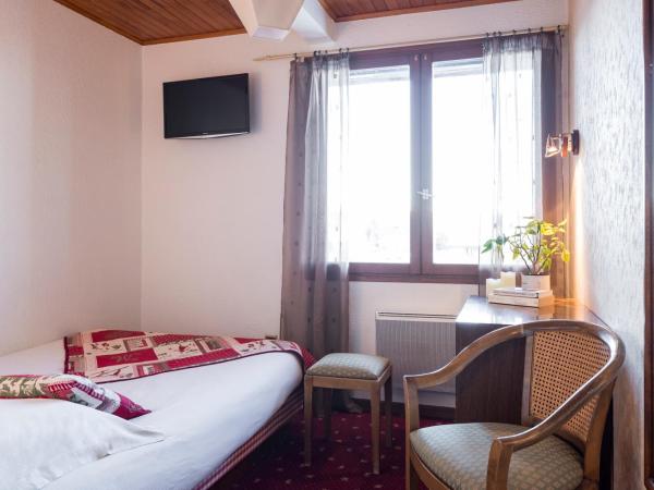 Hôtel Les Soldanelles : photo 1 de la chambre chambre simple avec douche 