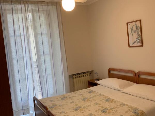 HOTEL ELENA : photo 6 de la chambre chambre double avec salle de bains privative