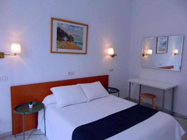 Hostal El Cairo : photo 3 de la chambre chambre double ou lits jumeaux standard avec balcon