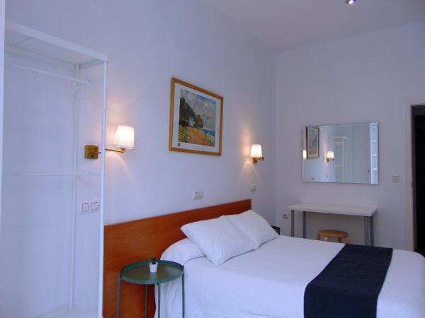 Hostal El Cairo : photo 6 de la chambre chambre double ou lits jumeaux standard avec balcon