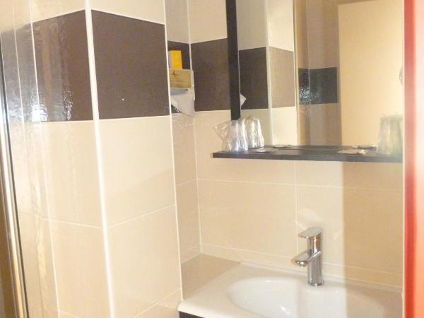 Cit'Hotel Europeen : photo 9 de la chambre chambre double/lits jumeaux avec douche