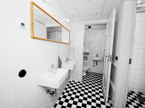 City Backpackers Hostel : photo 5 de la chambre lit dans dortoir pour femmes de 8 lits