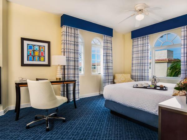 Grande Colonial La Jolla : photo 1 de la chambre chambre lit king-size avec kitchenette - vue sur jardin