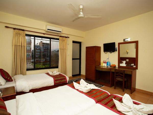 Hotel Orchid : photo 3 de la chambre chambre triple deluxe avec balcon