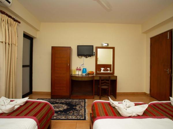 Hotel Orchid : photo 2 de la chambre chambre triple deluxe avec balcon