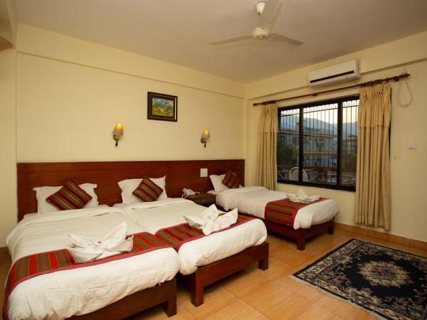 Hotel Orchid : photo 1 de la chambre chambre triple deluxe avec balcon