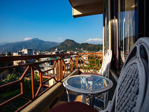 Hotel Orchid : photo 7 de la chambre chambre double avec balcon et vue sur montagne