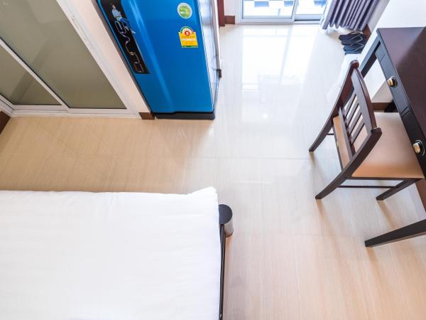 Don Muang Hotel : photo 5 de la chambre chambre double avec douche (5ème Étage sans ascenseur)