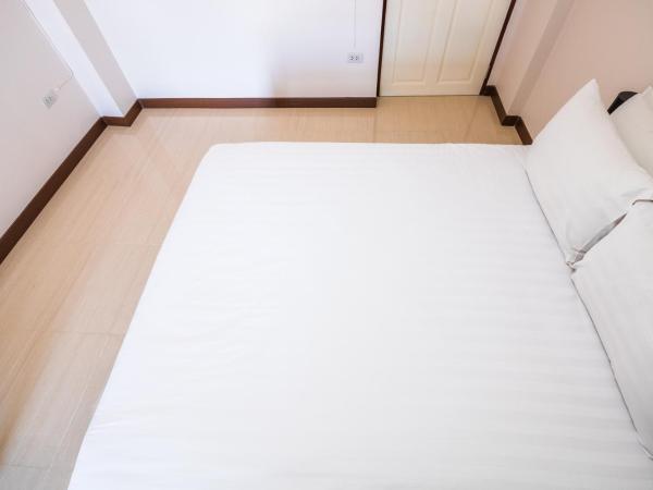 Don Muang Hotel : photo 7 de la chambre chambre double avec douche (5ème Étage sans ascenseur)