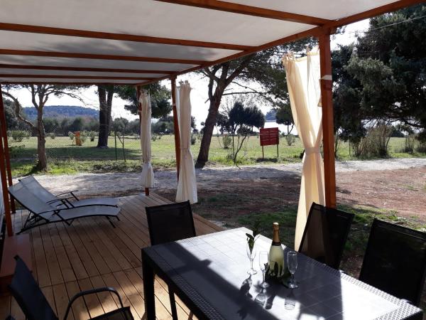 Grand Veles camp : photo 8 de la chambre mobile home 2 chambres avec vue sur mer