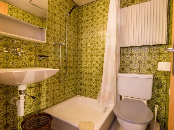 First Lodge : photo 2 de la chambre chambre triple avec salle de bains privative