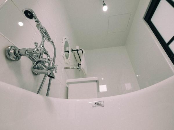 White Loft Hotel : photo 8 de la chambre family 4 bathtub