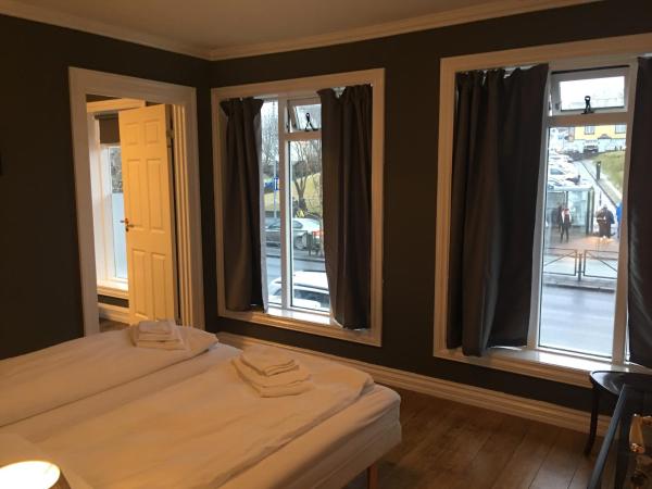 Downtown Guesthouse Reykjavik : photo 2 de la chambre chambre double ou lits jumeaux avec salle de bains privative