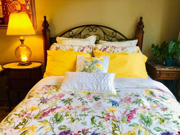The Sunshine House-Free Parking : photo 4 de la chambre chambre familiale avec salle de bains privative