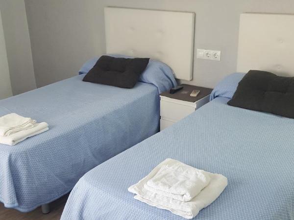 Guesthouse Central : photo 6 de la chambre chambre double avec salle de bains privative