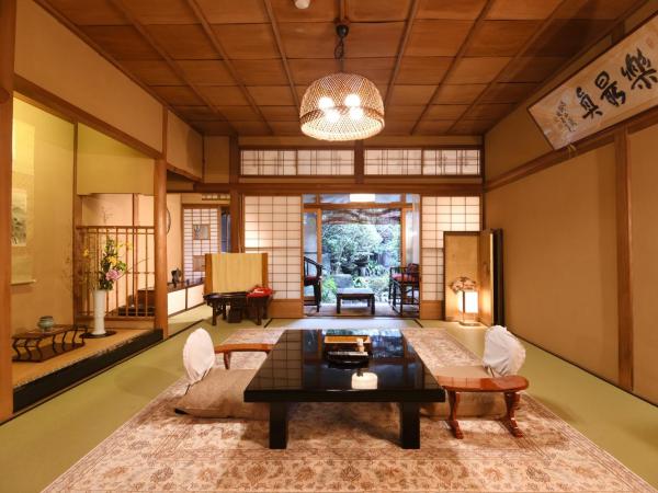 Seikoro Ryokan - Established in 1831 : photo 3 de la chambre chambre de luxe de style japonais - vue sur jardin