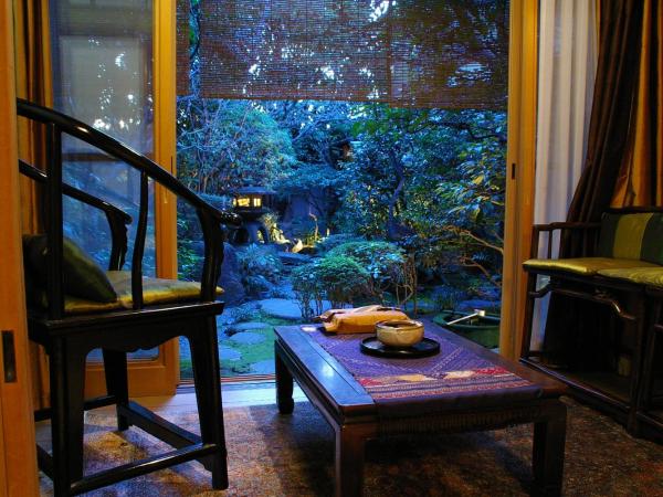 Seikoro Ryokan - Established in 1831 : photo 5 de la chambre chambre de luxe de style japonais - vue sur jardin