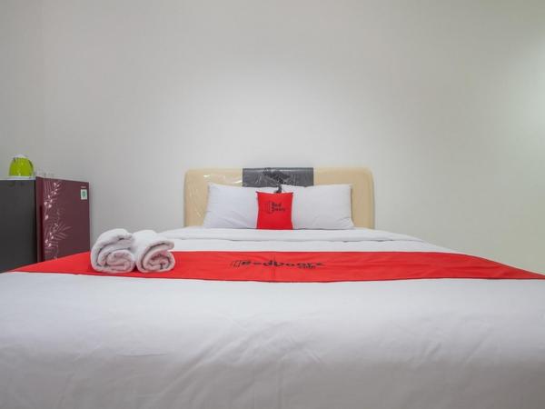 RedDoorz @ Kertajaya Surabaya : photo 5 de la chambre chambre double