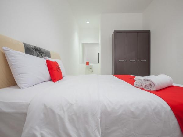 RedDoorz @ Kertajaya Surabaya : photo 7 de la chambre chambre double