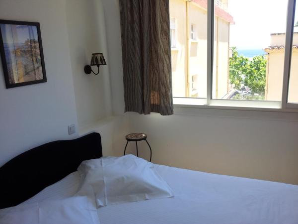 Hôtel L'Oustaou : photo 7 de la chambre chambre triple confort avec terrasse ou vue sur mer