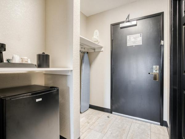 Alexis Hotel & Banquets Dallas Park Central Galleria : photo 7 de la chambre chambre avec 2 grands lits queen-size