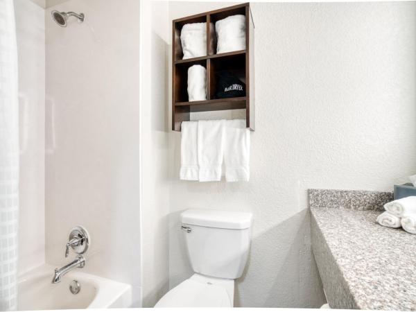 Alexis Hotel & Banquets Dallas Park Central Galleria : photo 8 de la chambre chambre avec 2 grands lits queen-size