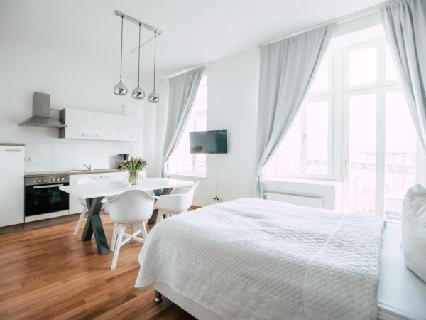 Luga Homes - Stadthaus : photo 1 de la chambre two-bedroom apartment 