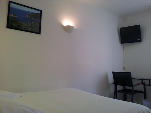 Hôtel L'Oustaou : photo 2 de la chambre chambre double