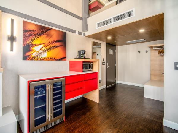 Century Park Hotel LA : photo 3 de la chambre suite avec 1 lit queen-size