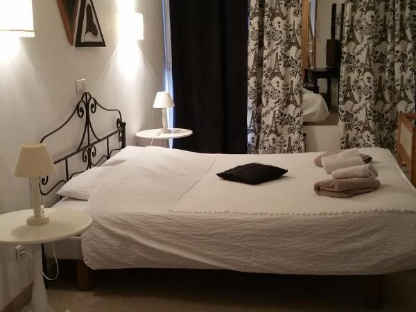 Chambres touristiques La Cour Des Hôtes : photo 4 de la chambre chambre triple