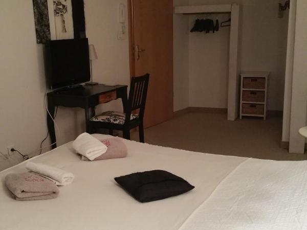 Chambres touristiques La Cour Des Hôtes : photo 3 de la chambre chambre triple