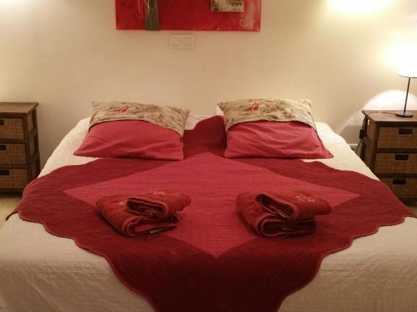 Chambres touristiques La Cour Des Hôtes : photo 4 de la chambre chambre double