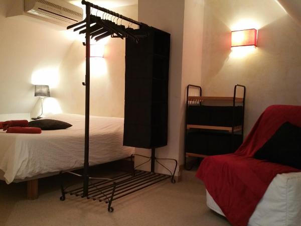 Chambres touristiques La Cour Des Hôtes : photo 6 de la chambre chambre quadruple