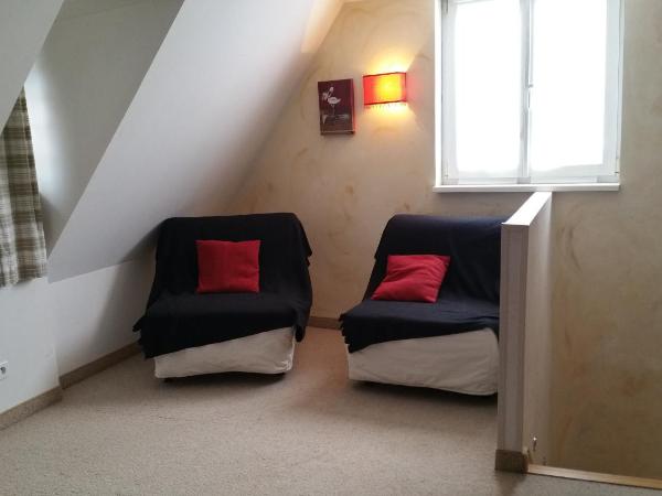 Chambres touristiques La Cour Des Hôtes : photo 9 de la chambre chambre quadruple