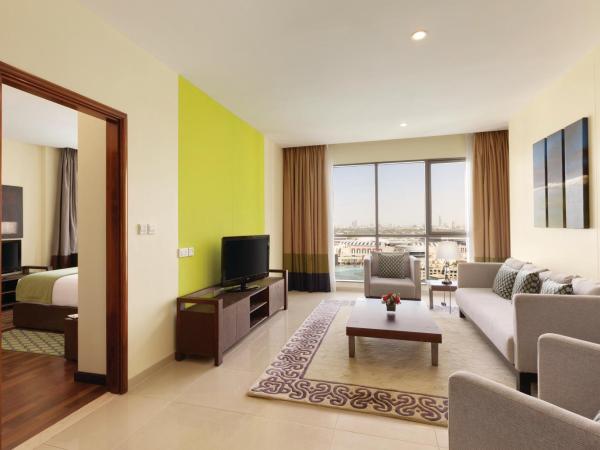 Ramada by Wyndham Downtown Dubai : photo 1 de la chambre chambre lit king-size - vue sur burj khalifa/fontaine - non-fumeurs