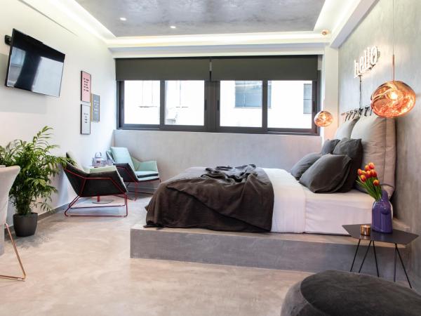 14 Reasons Why Hotel Athens : photo 2 de la chambre suite junior