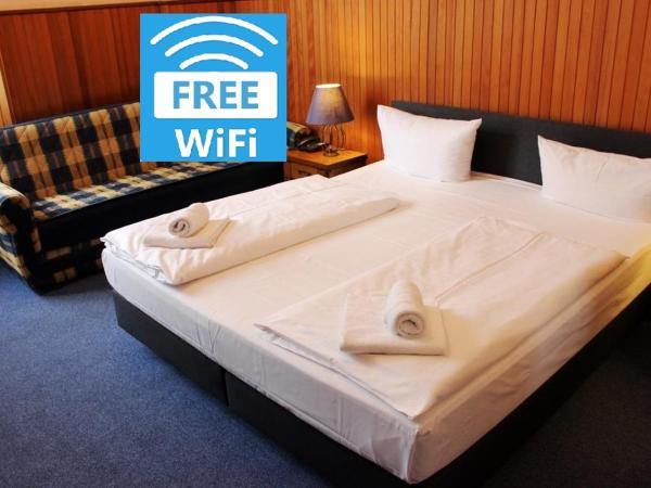 Hotel-Pension Rheingold am Kurfürstendamm : photo 1 de la chambre chambre triple familiale