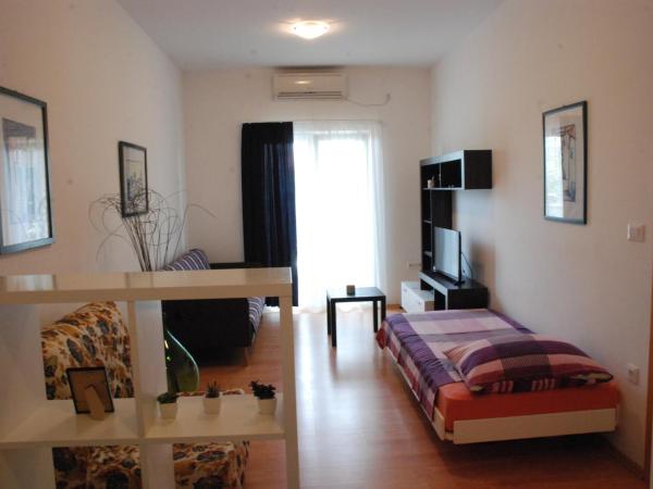 Apartmani Radin : photo 10 de la chambre chambre double - vue sur jardin