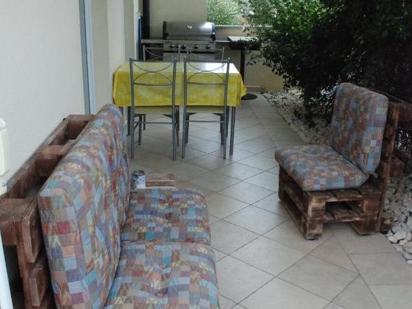 Apartmani Radin : photo 7 de la chambre chambre double - vue sur jardin