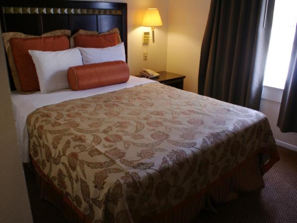 Harborview Inn & Suites-Convention Center-Airport-Gaslamp-Seaworld-Zoo-Balboa Park : photo 3 de la chambre chambre lit queen-size - non-fumeurs